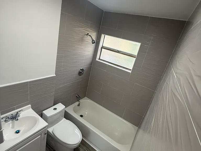 2335 Roosevelt St — Photo 15