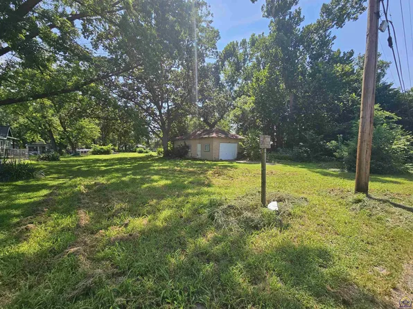 1223 NW Jackson St, Topeka, KS 66608