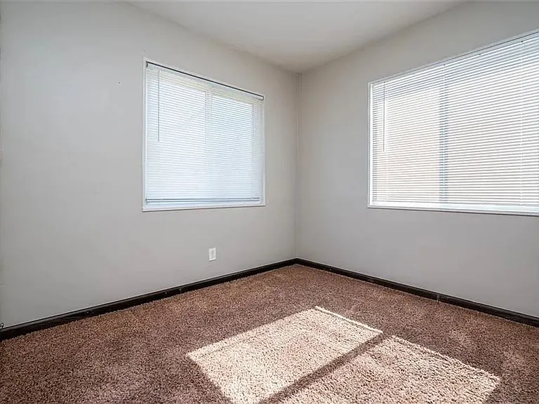 1433 SW Lincoln St — Photo 5
