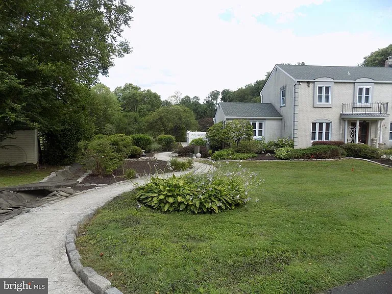 313 Glenville Rd — Photo 6