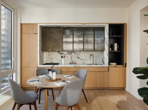 135 East 47th Street image 4 of 17