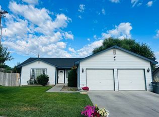 417 Villa Real Dr, Sunnyside, WA 98944