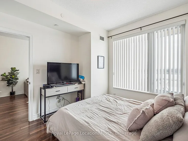 277 S Park Rd #810 — Photo 14