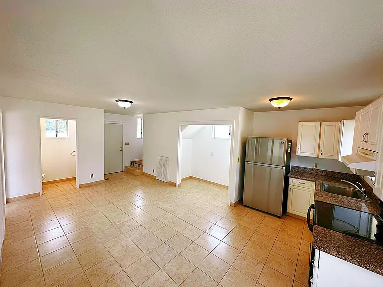 2256 Wilson St — Photo 4