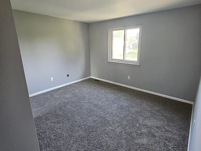 880 Dickson Ln — Photo 12