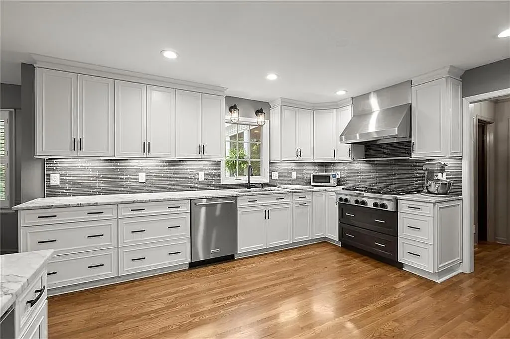 5 bed, 3757 sqft, $7,000 — Photo 2