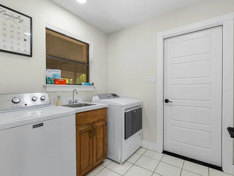 1100 Wayland Dr — Photo 12