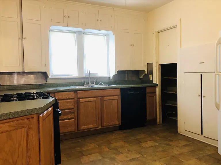 2414 Benderwirt Ave #2 — Photo 9