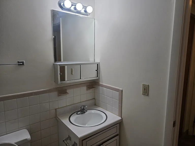 90 Sutton St #3B — Photo 6