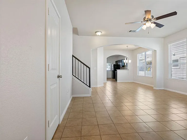 711 Katmai Cir — Photo 10