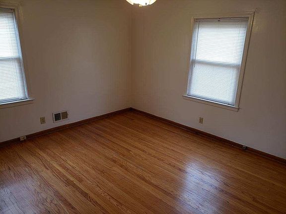 2nd image of 2915 Abigail Dr APT 2