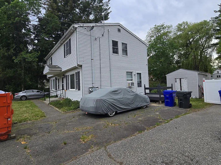 24-26 Hutchinson St — Photo 2