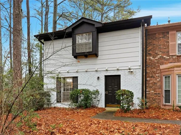 754 Garden View Dr, Stone Mountain, GA 30083