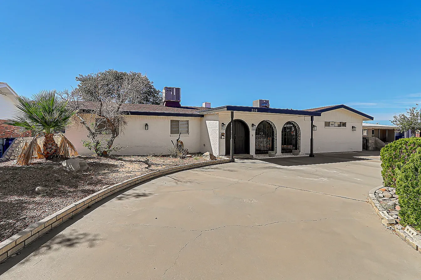 4 bed, 2608 sqft, $2,700 — Photo 2