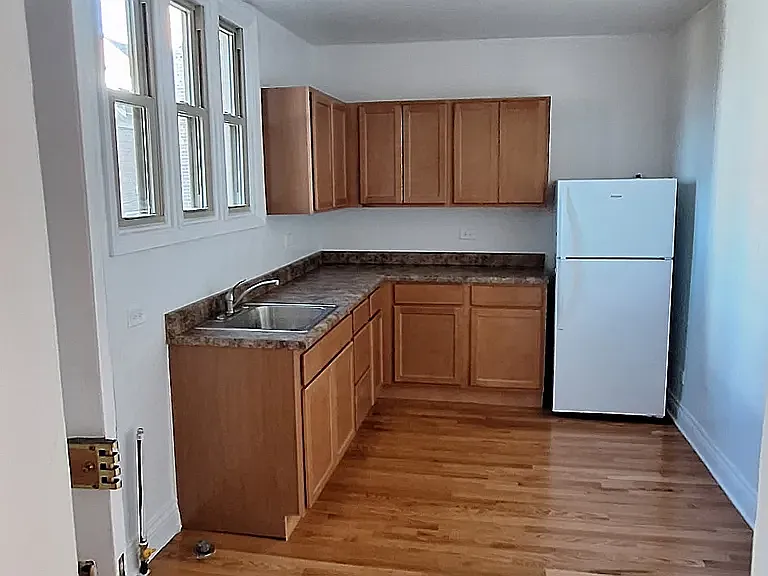 1 bed, 1100 sqft, $1,500 — Photo 2