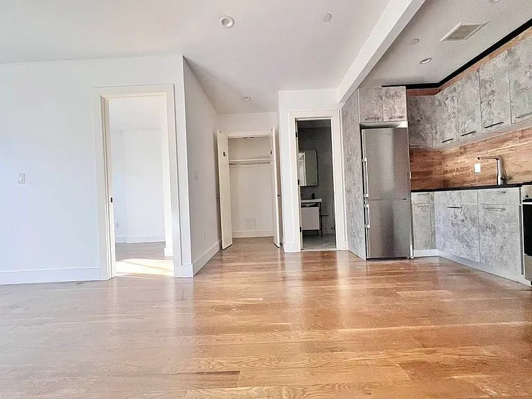 826 Saint Johns Pl #2R — Photo 4