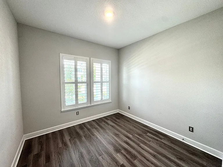 77 Park Center Ave — Photo 11