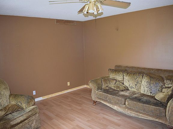 3rd image of 3419 Oak Park Dr