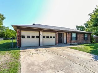 909 Kerry St, Benbrook, TX 76126