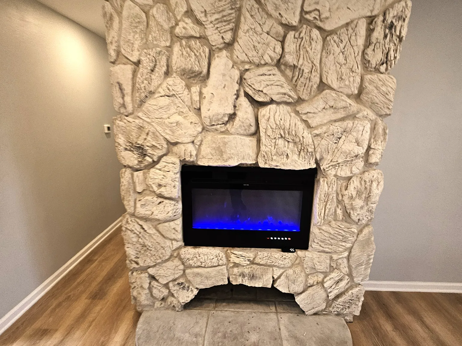 3 bed, 1000 sqft, $1,800 — Photo 3