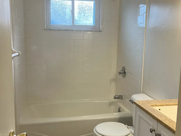 5250 E 9th St — Photo 15
