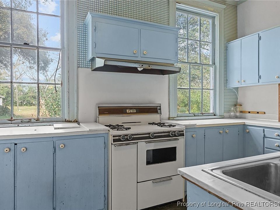 10th image of 205 N Vance St