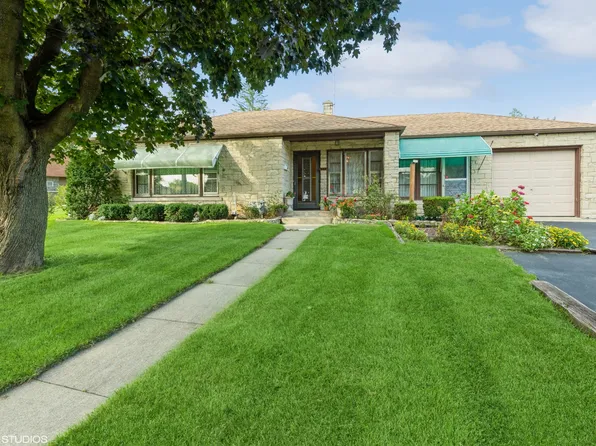 402 Lucille Ave, Fox River Grove, IL 60021