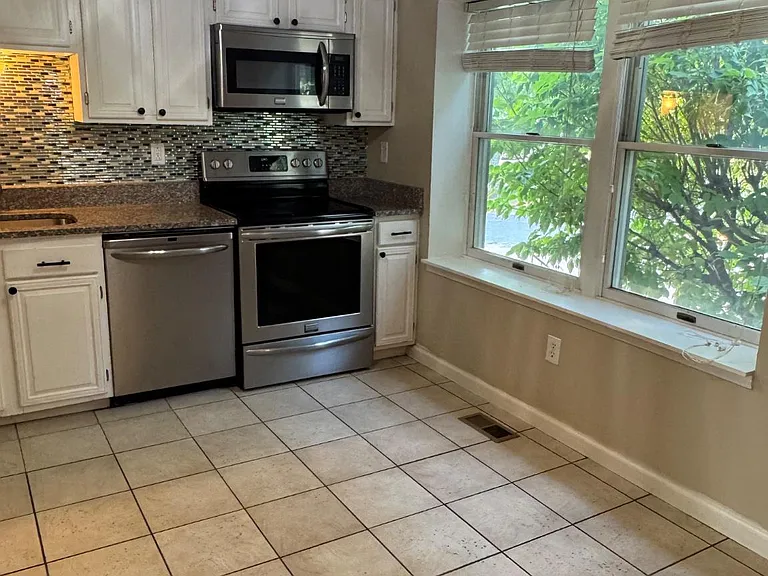 19048 Partridge Wood Dr — Photo 2