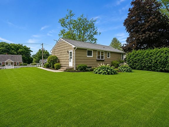 2nd image of 185 Gardens Dr