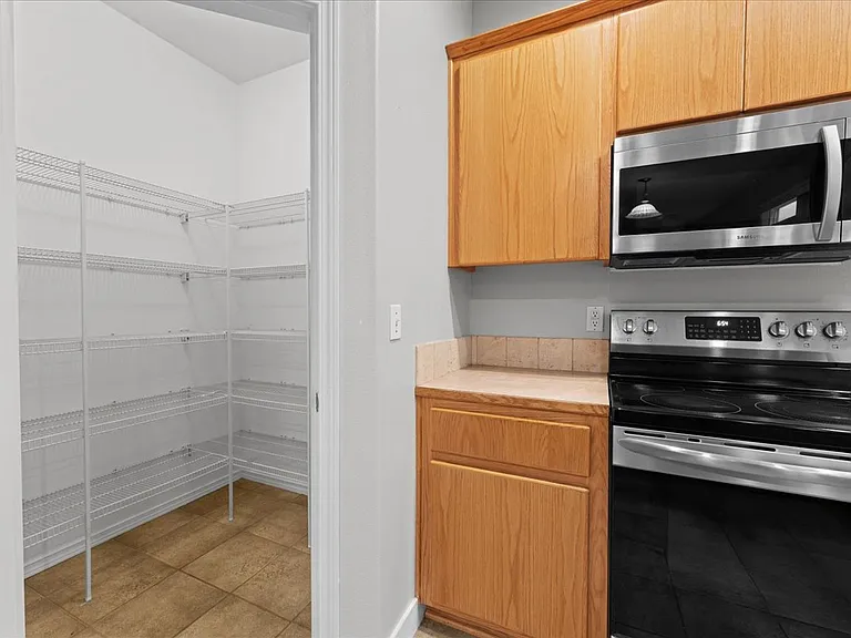 315 S 34th Pl — Photo 17