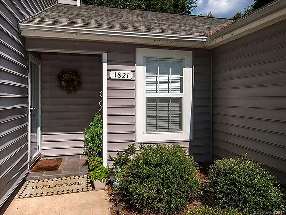 2nd image of 1821 Fairlawn Ct #1821
