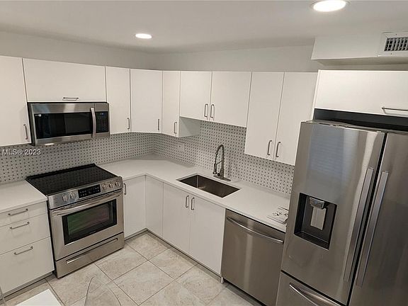 2nd image of 903 Cypress Ter APT 103