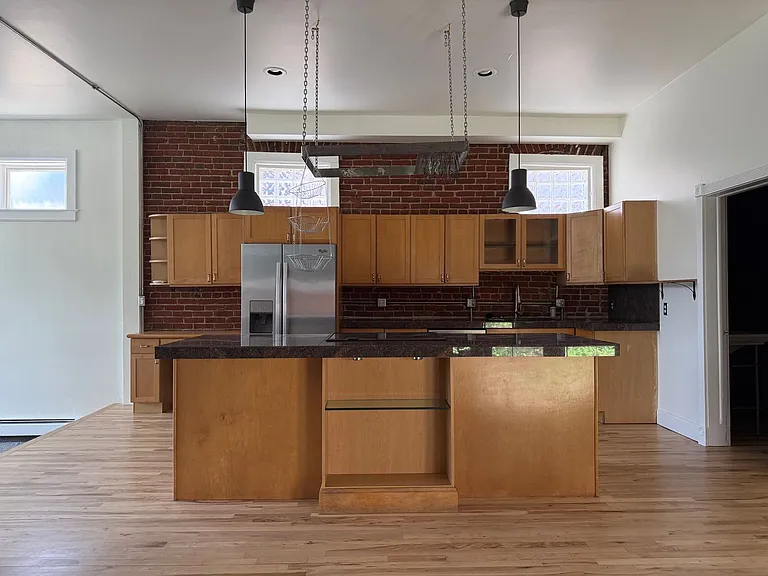 415 W 4th Ave — Photo 6