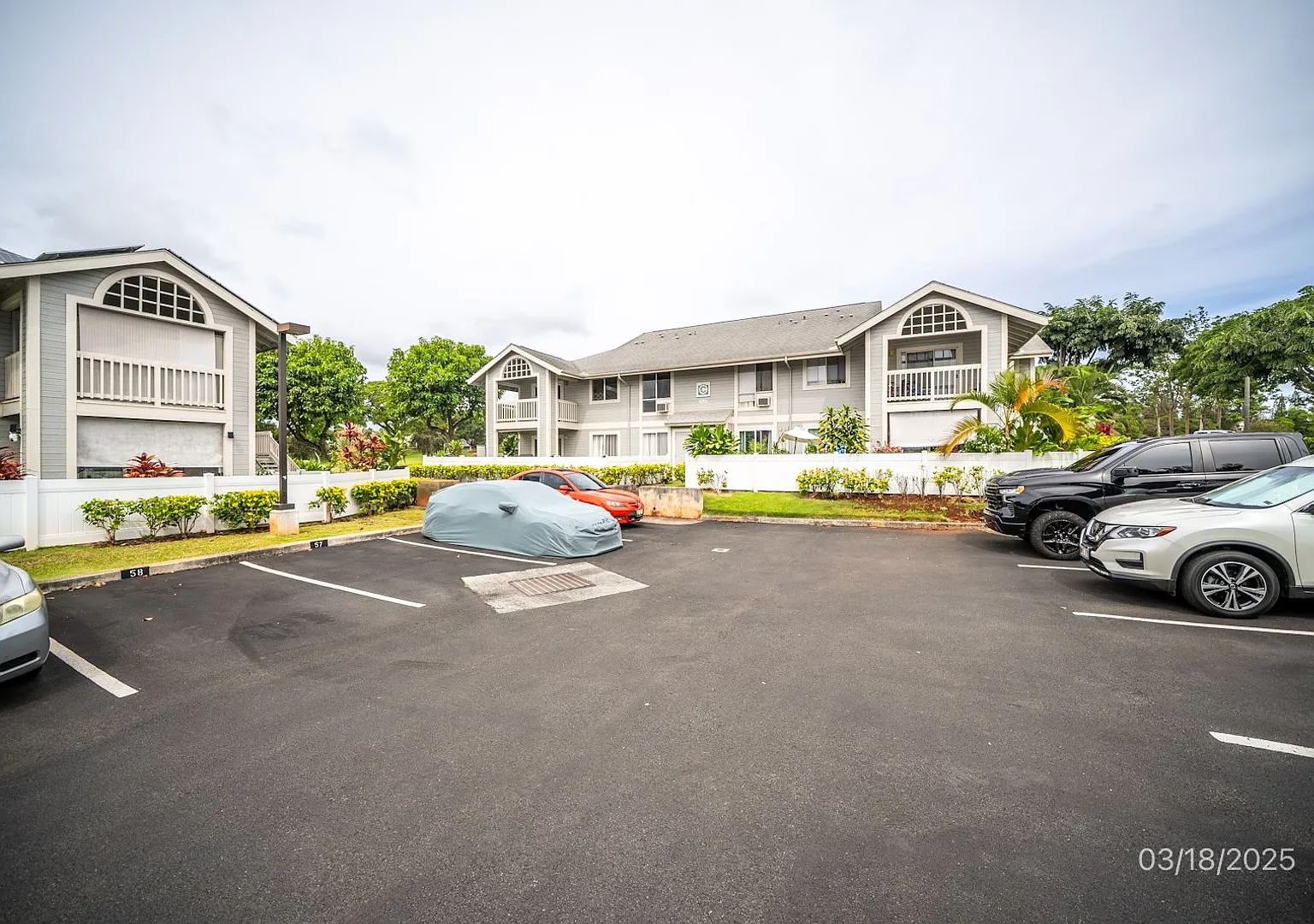 2 bd, 2 ba 2 parking second story townhome in Ho'okumu at Waikele — Photo 2
