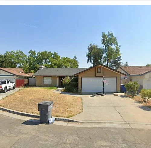 5085 W Kadota Ave Photo 1