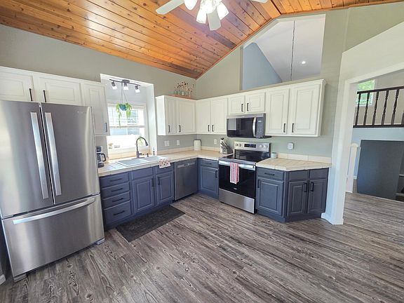 3rd image of 17532 Freeport Way