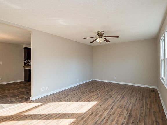 4th image of 305 Arbor Ct