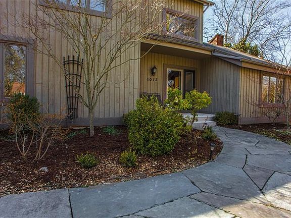 2nd image of 1012 Spruce Dr