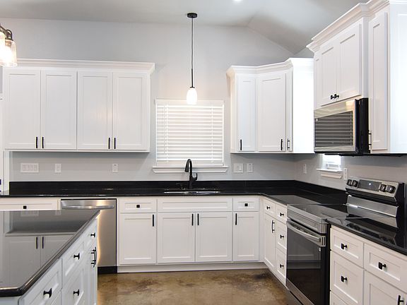 4th image of 905 Avenue E