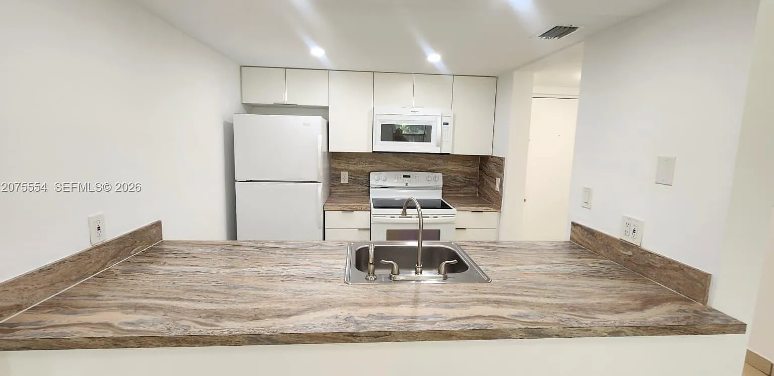 Las Vistas At Doral Condo — Photo 3