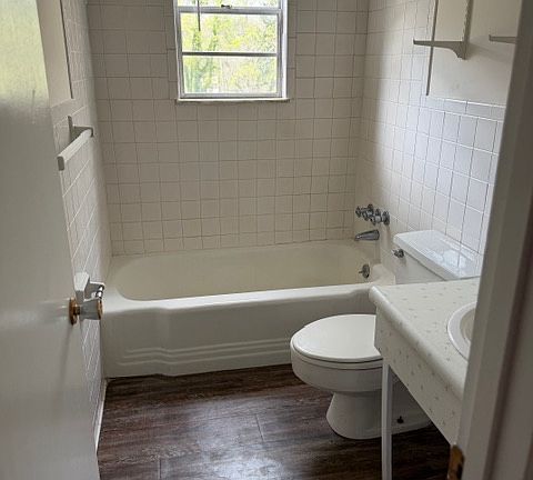 5th image of 235 Green Pine Ave APT 4