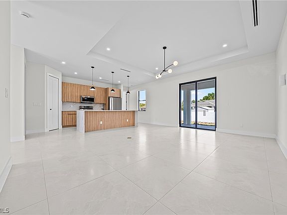 3rd image of 845 Nimitz Blvd