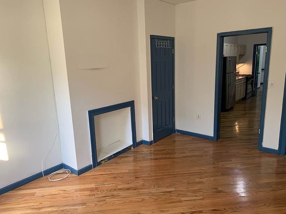 2nd image of 182 Meserole St APT 3R