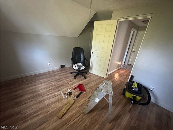 4th image of 1423 Pin Oak Dr