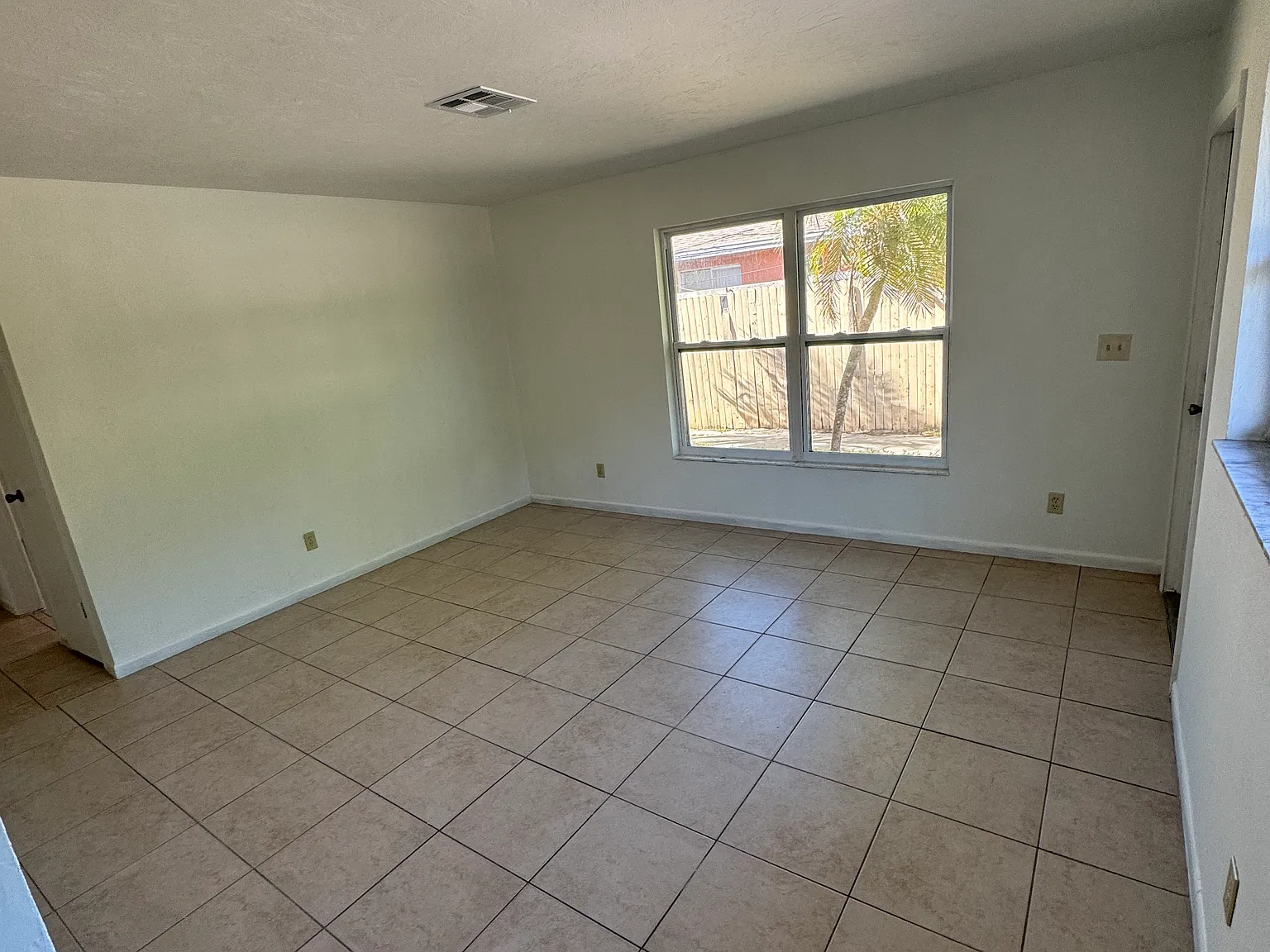 27665 - 671 Cdef - Horne — Photo 4