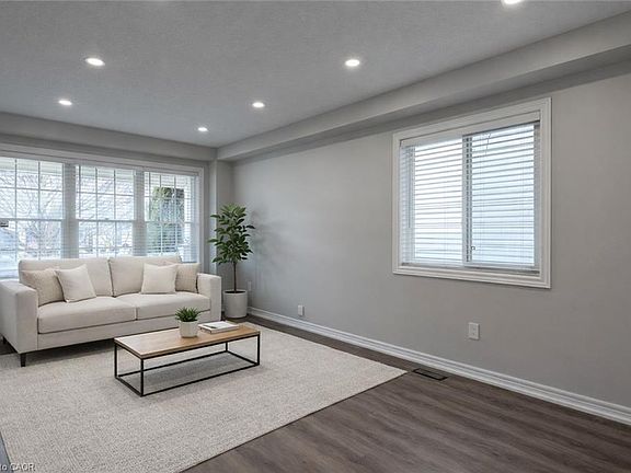 4th image of 7 Hollinrake Ave