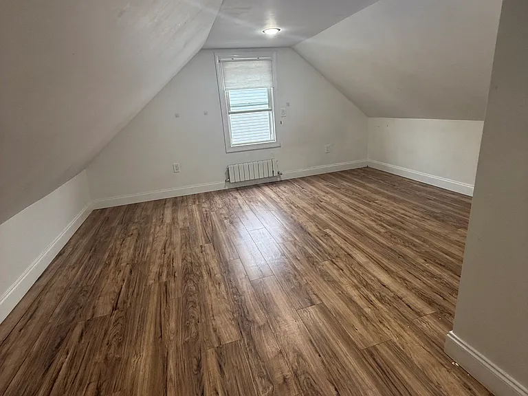 211 Bradford Ave — Photo 9