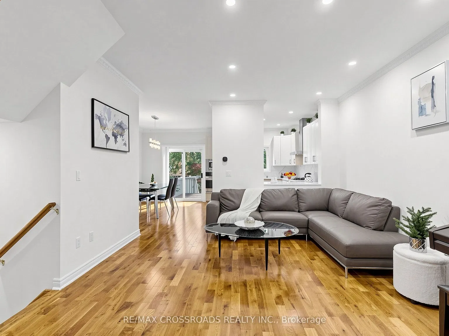 3 bed, $3,380 — Photo 4