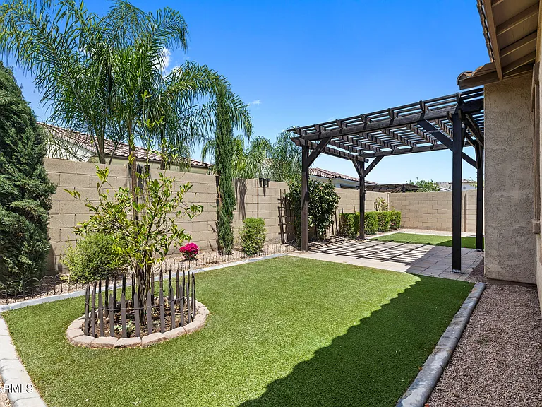 10218 E Bergeron Ave — Photo 41