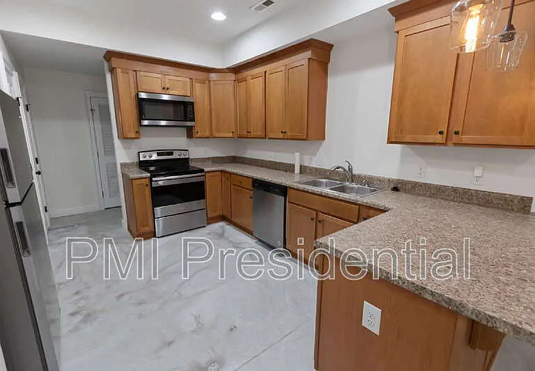 1107 N 27th St — Photo 5